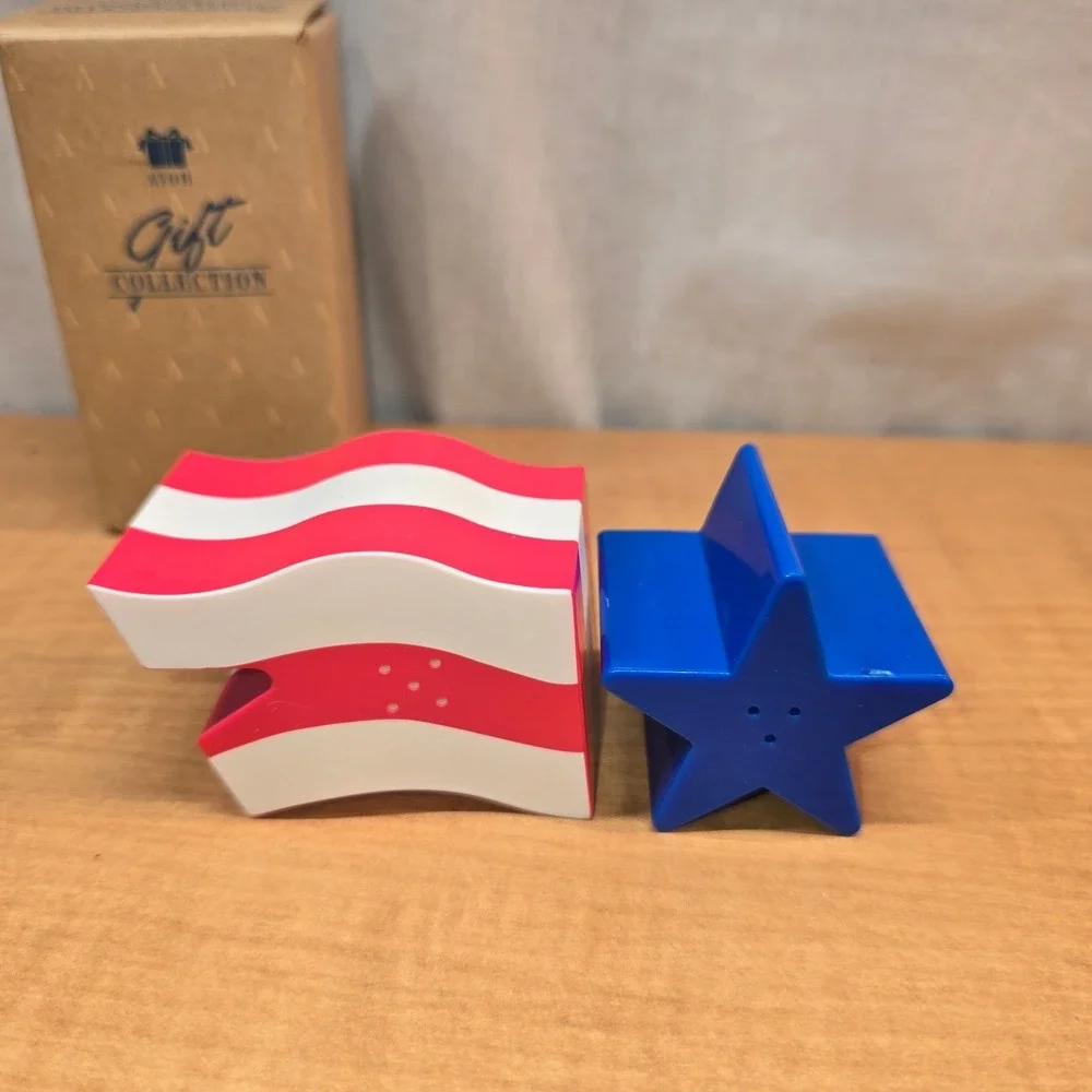 Vintage‎ Avon Plastic Stars & Stripes Salt & Pepper Shaker America USA Box